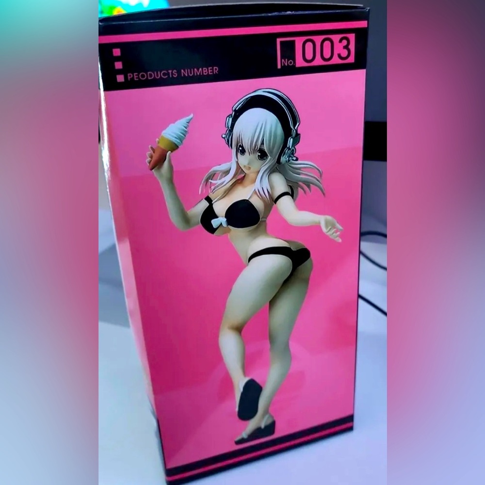 Super Sonico brand new box with her, the black bikini, holding Ive cream cone